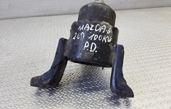 Mazda 6 Engine mount bracket