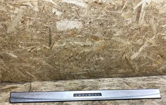 Infiniti G37 Front sill trim cover