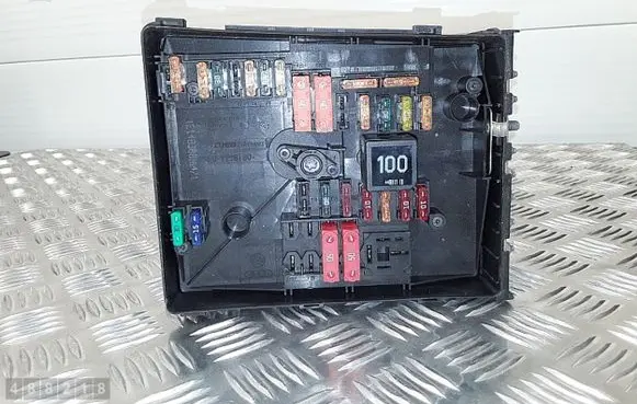 Volkswagen Tiguan Fuse module 1K0937125A