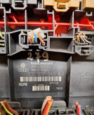 Volkswagen PASSAT B6 Comfort/convenience module H54S2202 28107526 3C0937049AJ