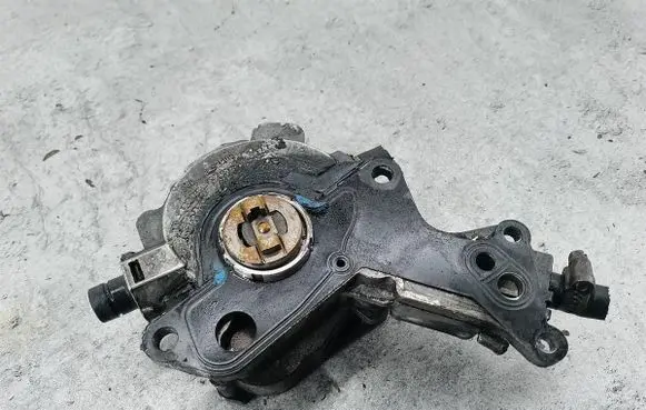 Volkswagen PASSAT B6 Vacuum pump 038145209N