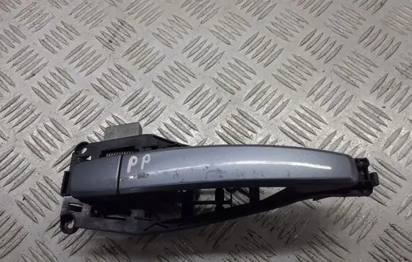 Opel Zafira B Front door exterior handle/bracket 