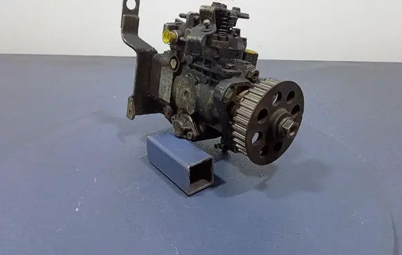 Volkswagen Transporter - Caravelle T4 Fuel injection high pressure pump 074130110F
