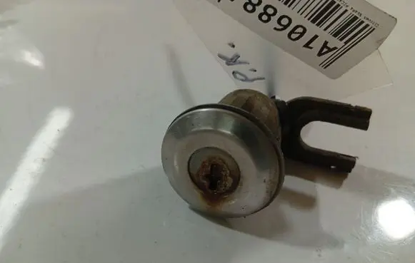 Citroen Xsara Picasso Front door lock (next to the handle) 