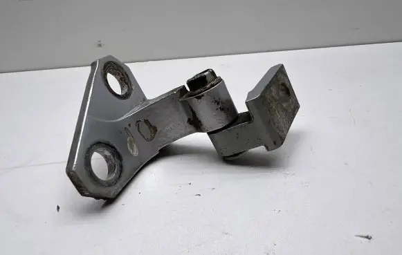 Volkswagen PASSAT B6 Front door upper hinge 3C0831402D