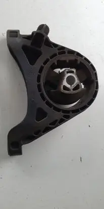 Opel Insignia A Engine mount bracket