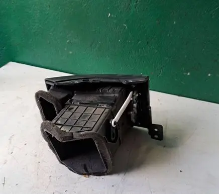 Hyundai Santa Fe Dash center air vent grill 974902B900 04258