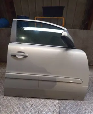 Opel Zafira B Front door