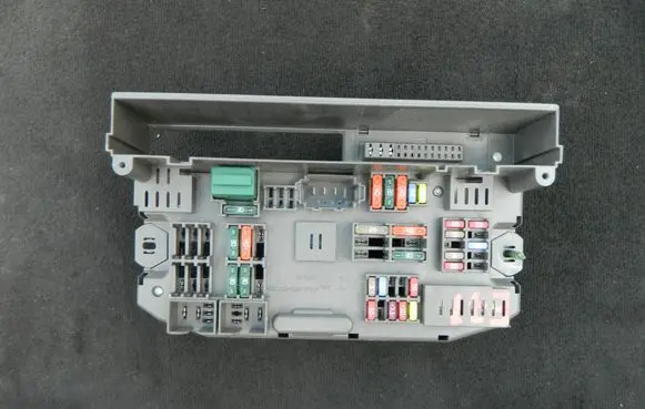 BMW X6 E71 Fuse module 6931690