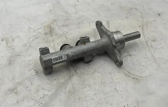 Renault Trafic II (X83) Master brake cylinder 425708 3425708