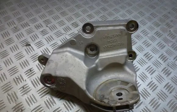 Jeep Wrangler Engine mounting bracket 68284623AA