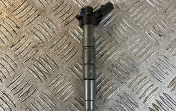 Mercedes-Benz C W205 Fuel injector A6540700187 0445117048
