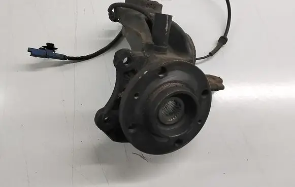 Peugeot 2008 I Front wheel hub 1607557480
