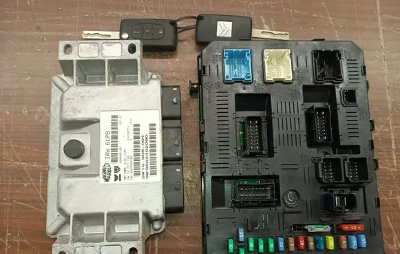 Citroen C4 Grand Picasso Engine ECU kit and lock set 9659580780 9662402080 iaw6lpb