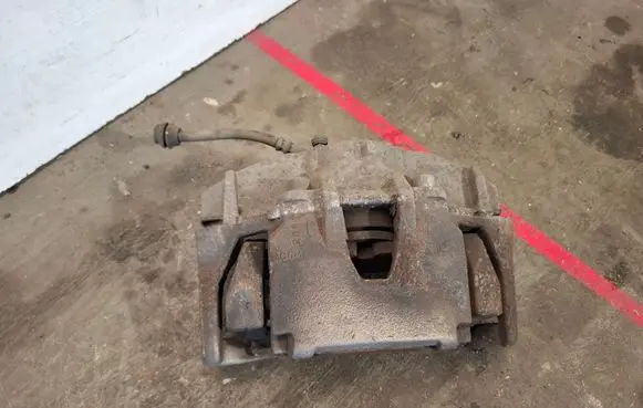 Front brake caliper