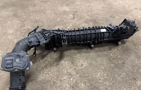 BMW 5 F10 F11 Intake manifold 7811909 7810752