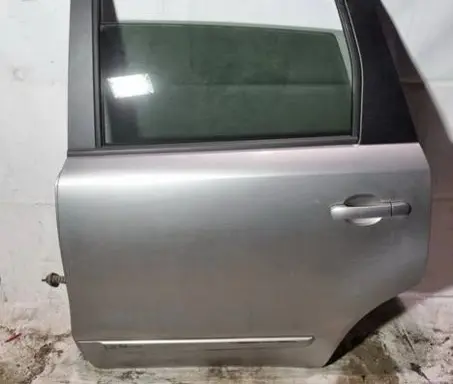 Nissan Note (E11) Rear door pilkos