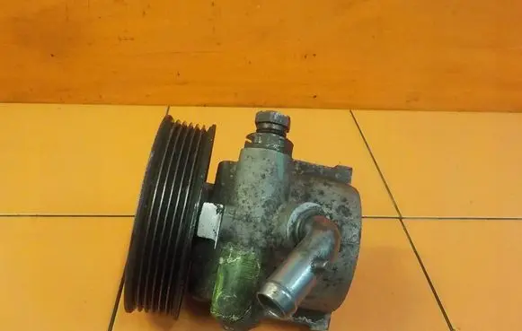 Citroen Nemo Power steering pump 28240628