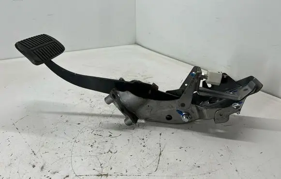 Subaru Forester SK Brake pedal 36010FL021 90517BS