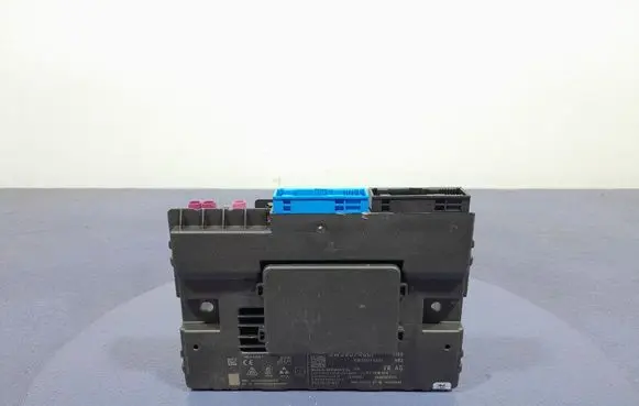 Audi A5 8T 8F Gateway control module 8W5907468F