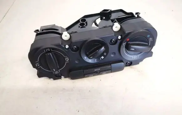 Volkswagen Golf V Climate control unit