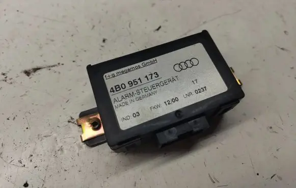 Audi A4 S4 B5 8D Alarm control unit/module 4B0951173