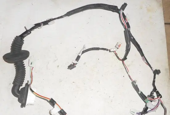 Toyota Avensis T270 Rear door wiring loom 8215305270