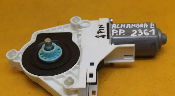 Seat Alhambra (Mk2) Front door window regulator motor 8K0959801B