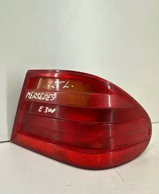 Mercedes-Benz E W210 Rear/tail lights 197042R