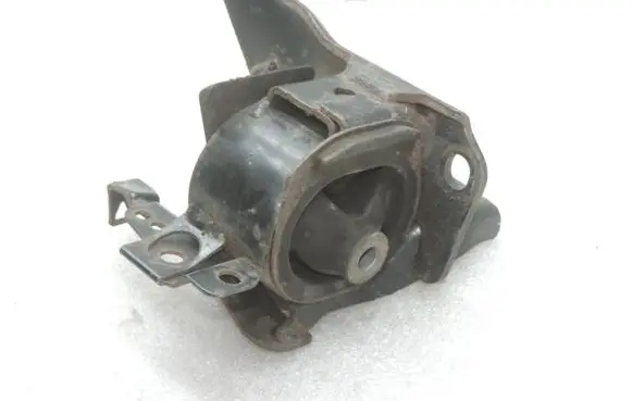 Toyota Avensis T250 Engine mount bracket 123720D120