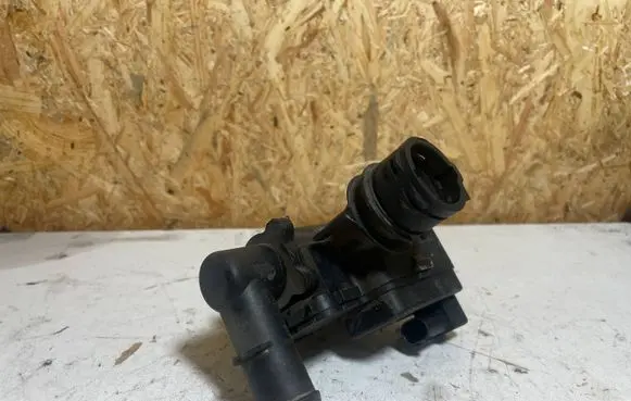 Mercedes-Benz CLS C219 Coolant heater control valve A2115520584