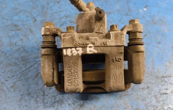 Hyundai Sonata Front brake caliper 582303Q100