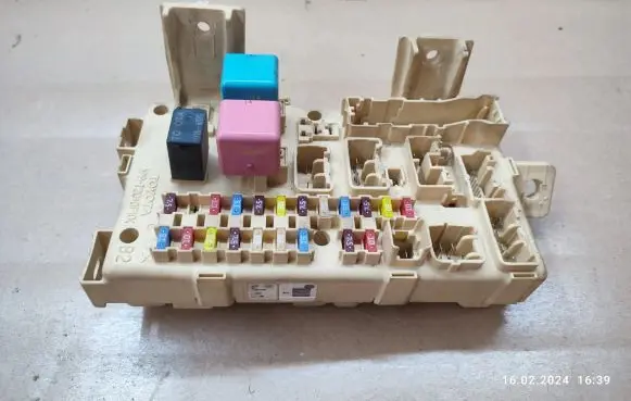 Toyota Avensis T250 Fuse module 8264105020A