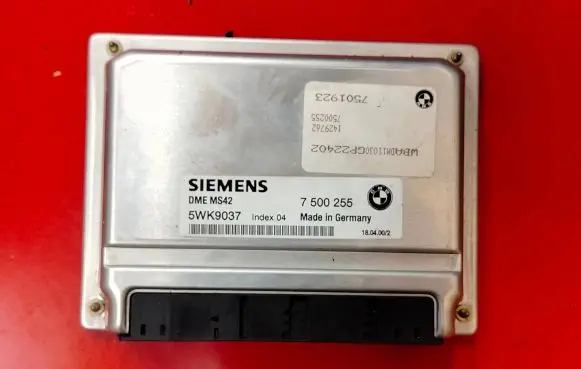 BMW 5 E39 Engine control unit/module 7500255 5WK9037 7501923