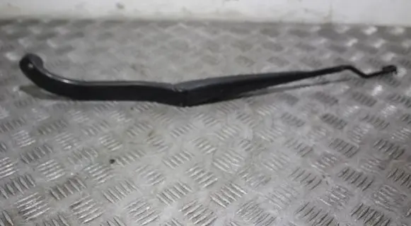 Front wiper blade arm
