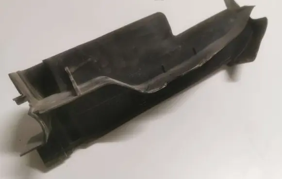Audi Q7 4M Fender end trim 4M0821170B