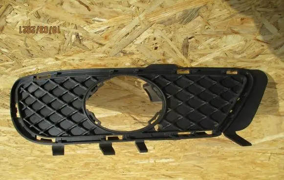 Mercedes-Benz E W212 Front bumper lower grill A2128850123