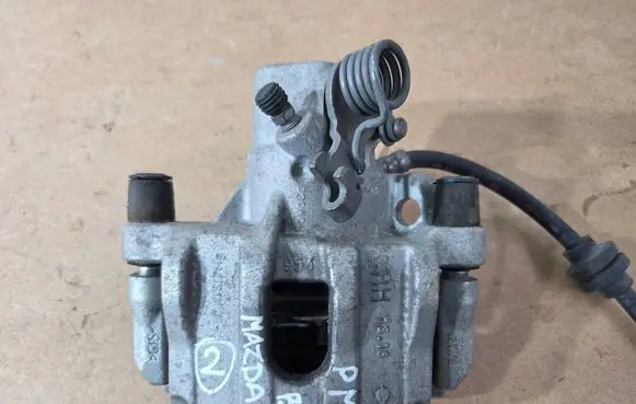 Mazda 3 II Rear brake caliper 954