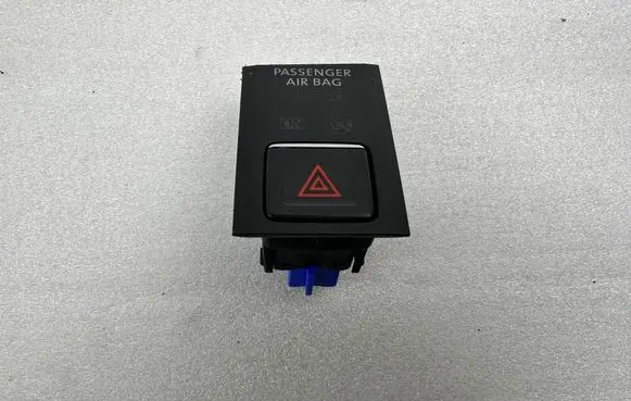 Volkswagen Tiguan Hazard light switch 5NC919225