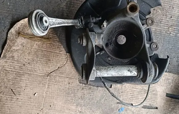 Front wheel hub spindle knuckle