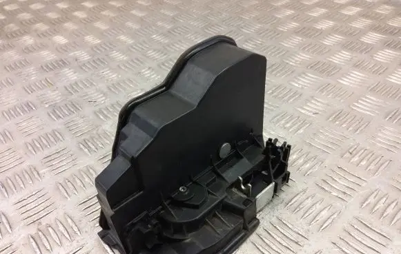 BMW X3 F25 Front door lock 7318416