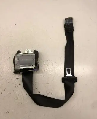 Middle seatbelt (rear)
