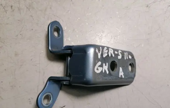 Toyota Verso-S Rear door lower hinge