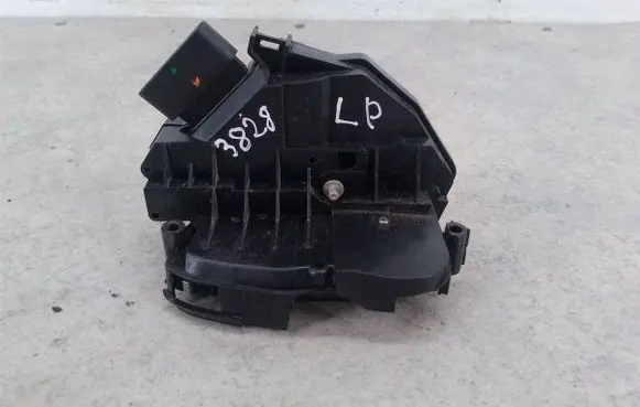 Volvo V60 Front door lock 31301737