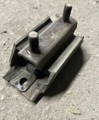 Ford Explorer Engine mount bracket