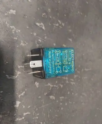 Volkswagen PASSAT B4 Other relay 4DM00336000