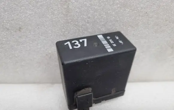 Volkswagen Transporter - Caravelle T4 Glow plug pre-heat relay 701906123 05340220