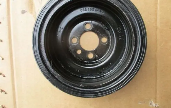 Volkswagen Polo V 6R Crankshaft pulley 038105243M