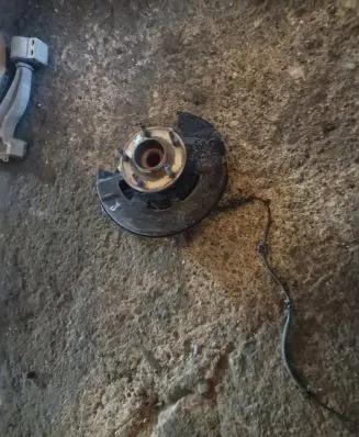 Opel Zafira C Front wheel hub 