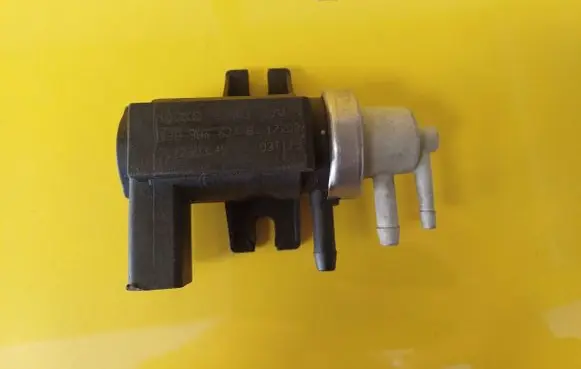 Audi A4 S4 B6 8E 8H Turbo solenoid valve 1J0906627B